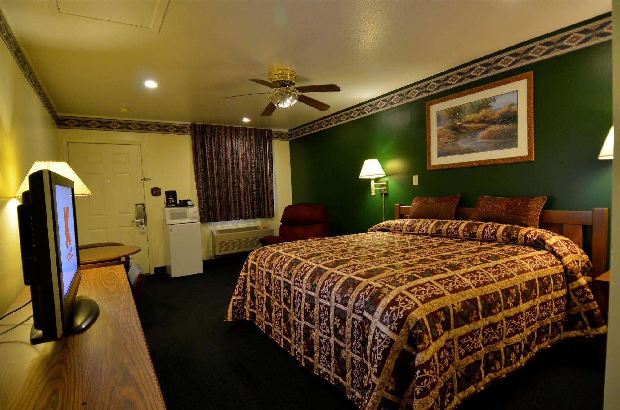 Americas Best Value Inn San Antonio Downtown Riverwalk Exterior photo
